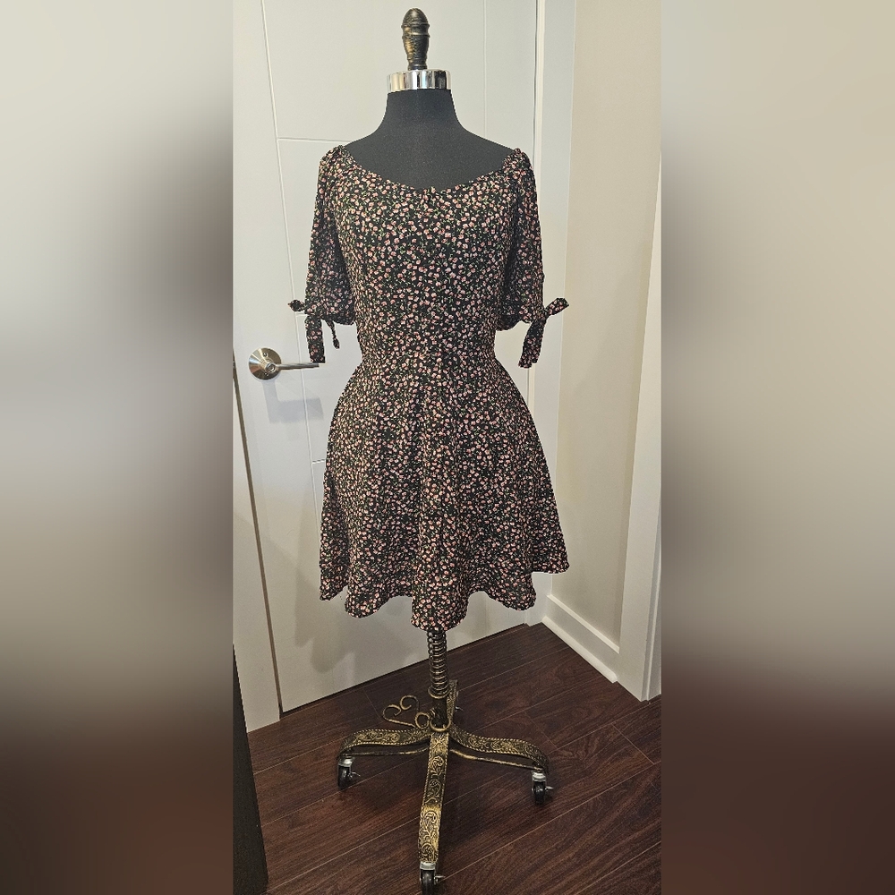 EUC Sienna Sky Floral Black Dress, Ruffle Hem And Tied Sleeves, M